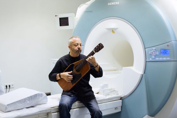 Mente y cerebro, guitarrista 022-2